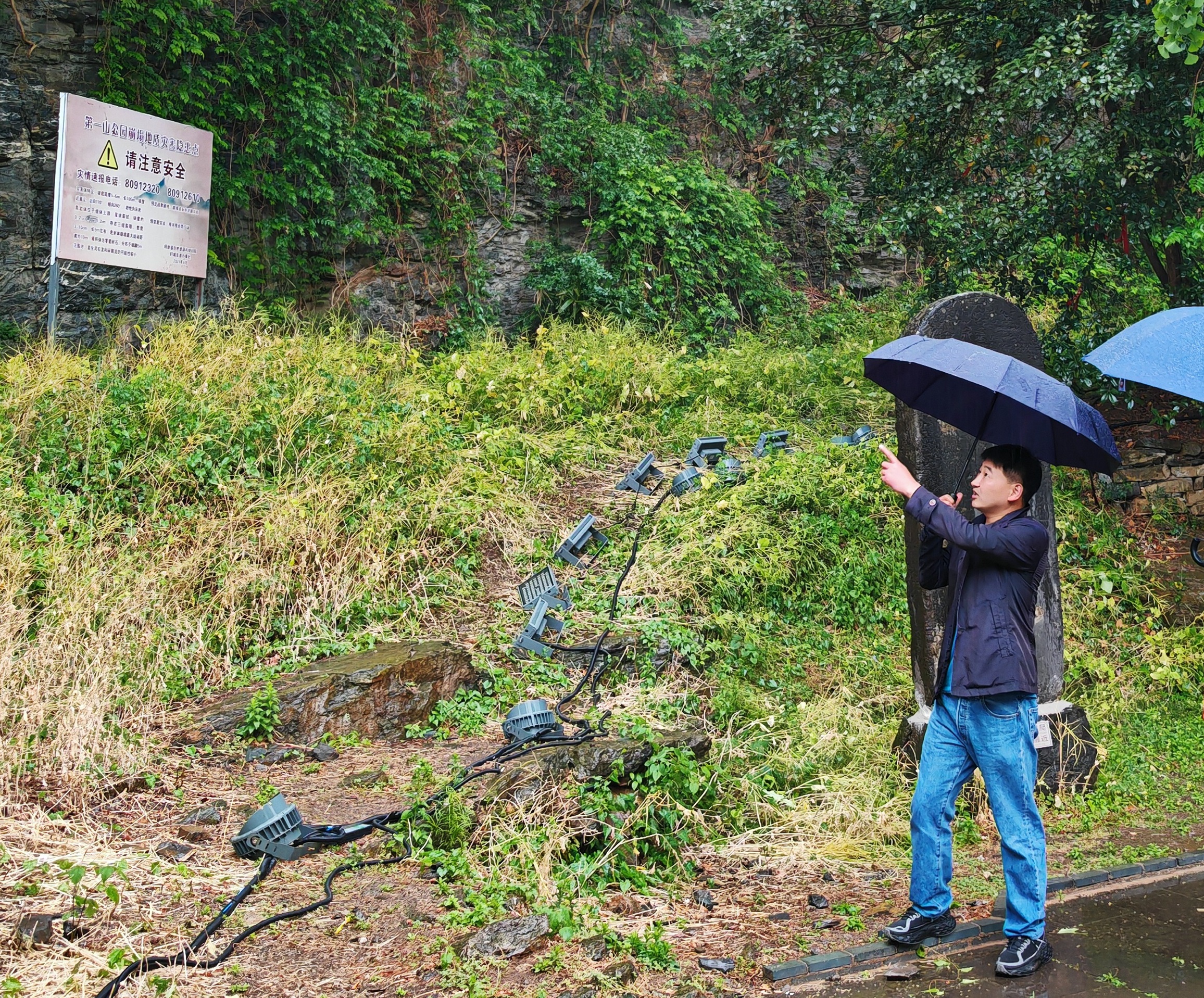 02.王宏沛（左一）.jpg